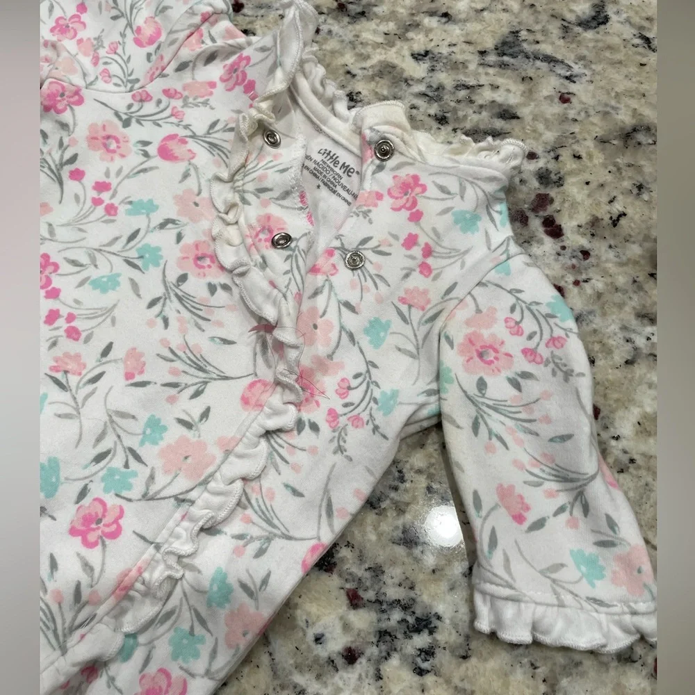 Lot of 2 Long Sleeves feet in jumpers NEWBORN Floral & Swan Print One Pieces